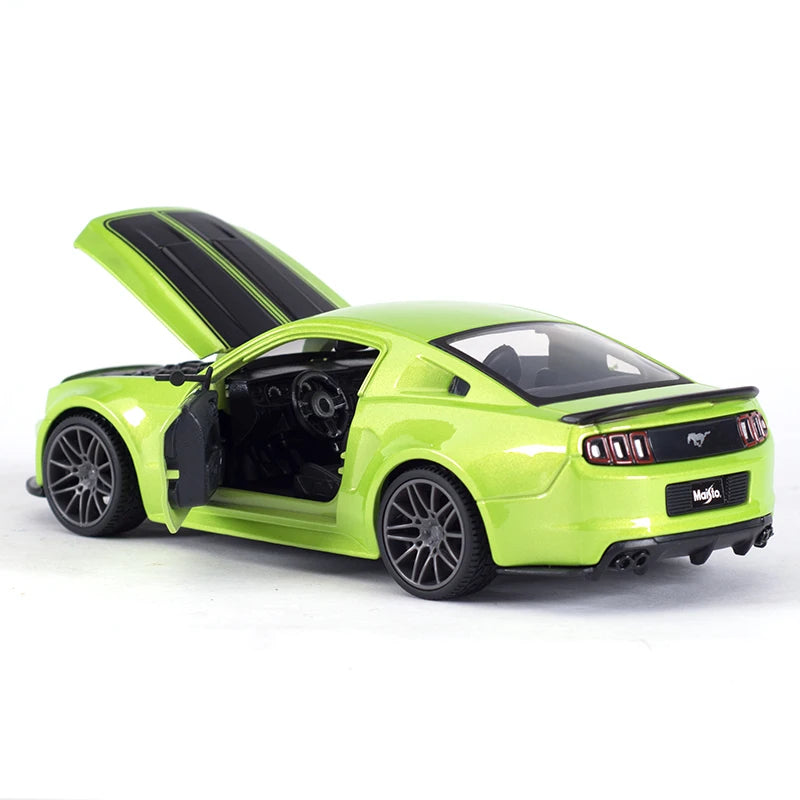 Maisto 1:24 2014 Ford Mustang Street Racer Xe thể thao Xe đúc tĩnh Đồ chơi mô hình xe hơi sưu tập