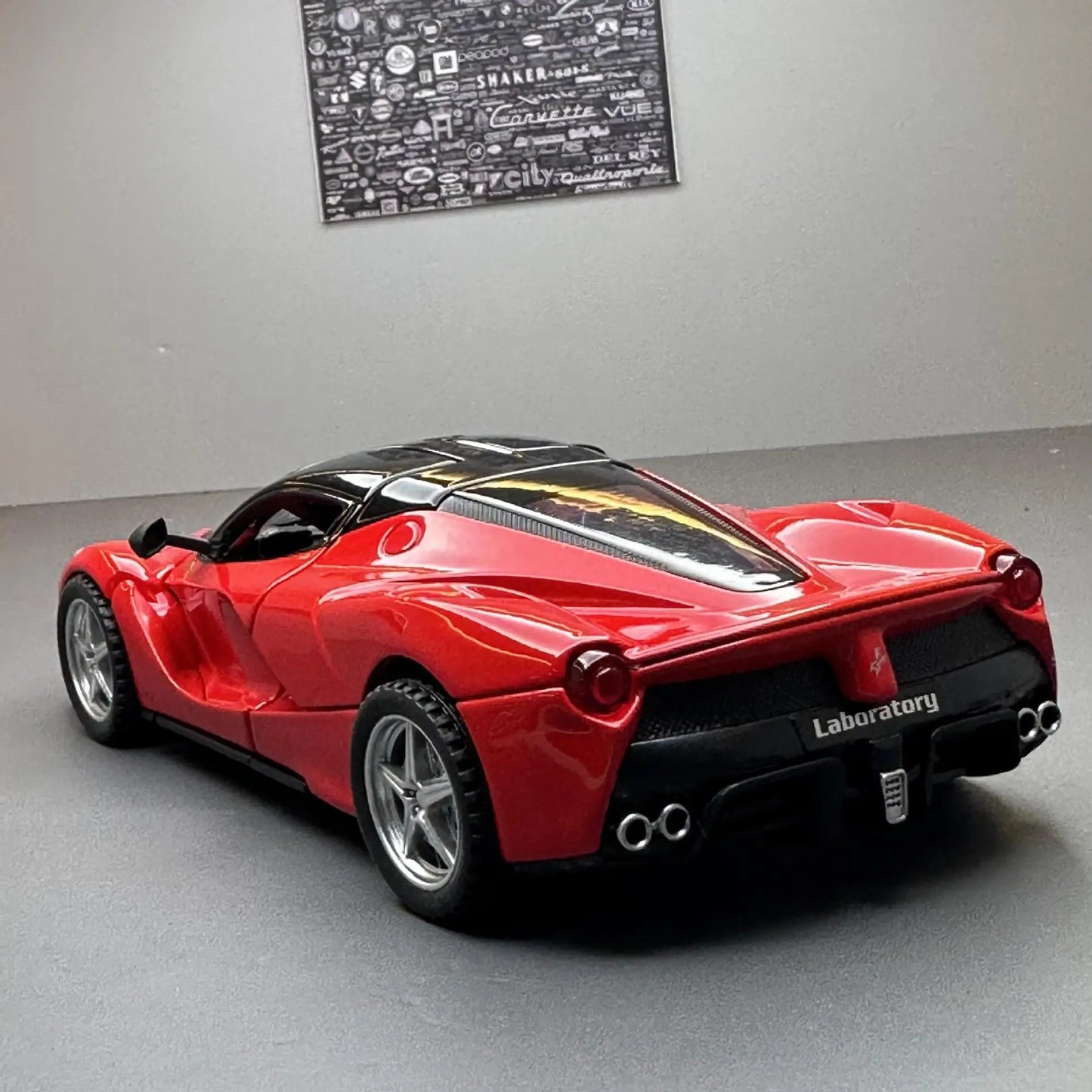 Mô hình xe thể thao hợp kim Ferrari Laferrari Diecasts đồ chơi bằng kim loại Mô hình xe hơi mô phỏng âm thanh và ánh sáng