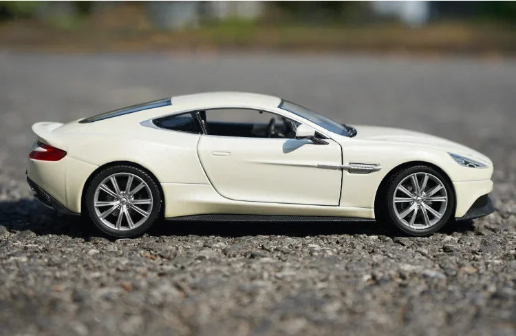 1:24 WELLY Aston Martin Vanquish Siêu xe hợp kim Diecast Mô hình xe ô tô Đồ chơi Bộ sưu tập xe ô tô bằng kim loại Mô phỏng Xe ô tô