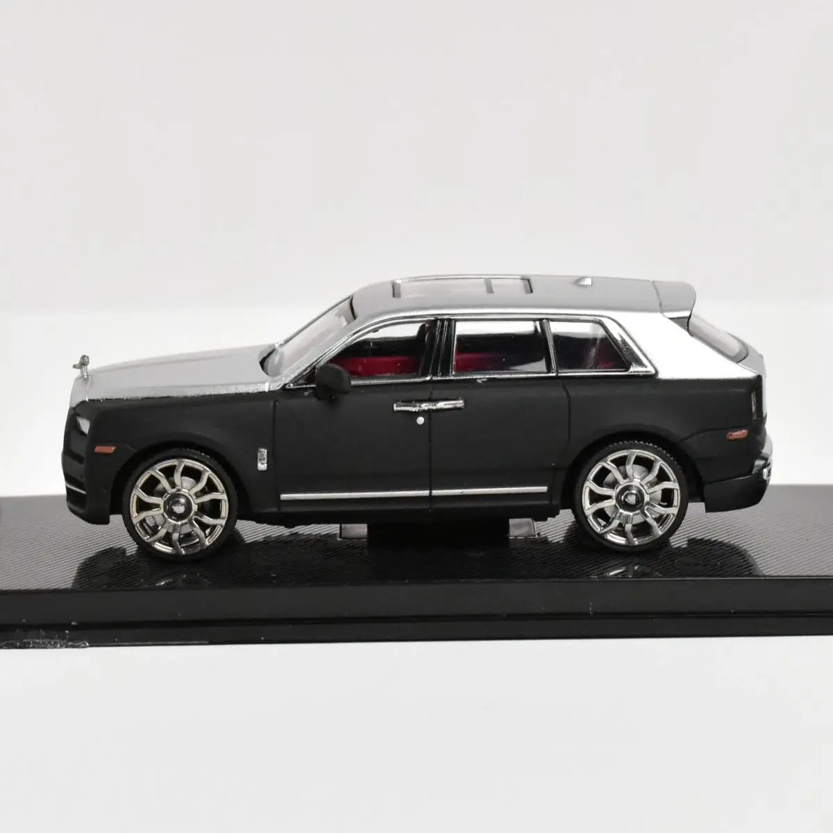 1:64 Rolls-Royce Cullinan Luxury SUV Alloy Car Model