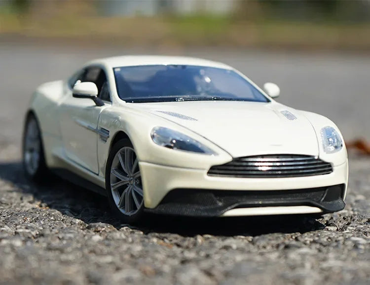 1:24 WELLY Aston Martin Vanquish Siêu xe hợp kim Diecast Mô hình xe ô tô Đồ chơi Bộ sưu tập xe ô tô bằng kim loại Mô phỏng Xe ô tô