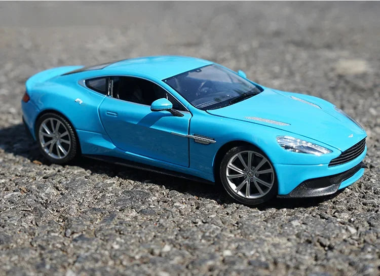 1:24 WELLY Aston Martin Vanquish Siêu xe hợp kim Diecast Mô hình xe ô tô Đồ chơi Bộ sưu tập xe ô tô bằng kim loại Mô phỏng Xe ô tô