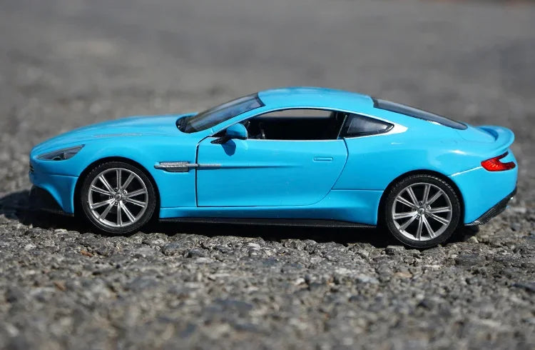 1:24 WELLY Aston Martin Vanquish Siêu xe hợp kim Diecast Mô hình xe ô tô Đồ chơi Bộ sưu tập xe ô tô bằng kim loại Mô phỏng Xe ô tô